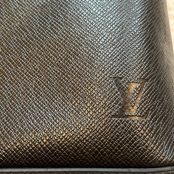 Louis Vuitton Anton Pochette - Picture 12 of 15